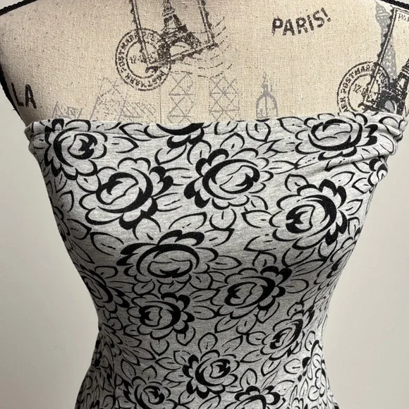 Y2k Gray Floral Tube Top - Picture 5 of 14
